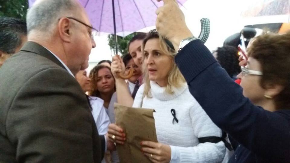 Estudantes de Enfermagem da ETEC de Ourinhos entregam carta a secretário Arnaldo Jardim