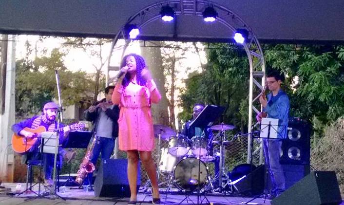 Em ‘clima de inverno’, show ‘O Fino da Bossa’ abre Festival de Música de Ourinhos em grande estilo