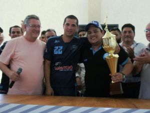 bruza_capitao_trofeu