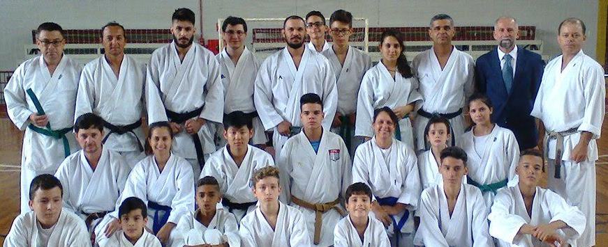 Atletas de Karatê participam de exame de faixa no Monstrinho
