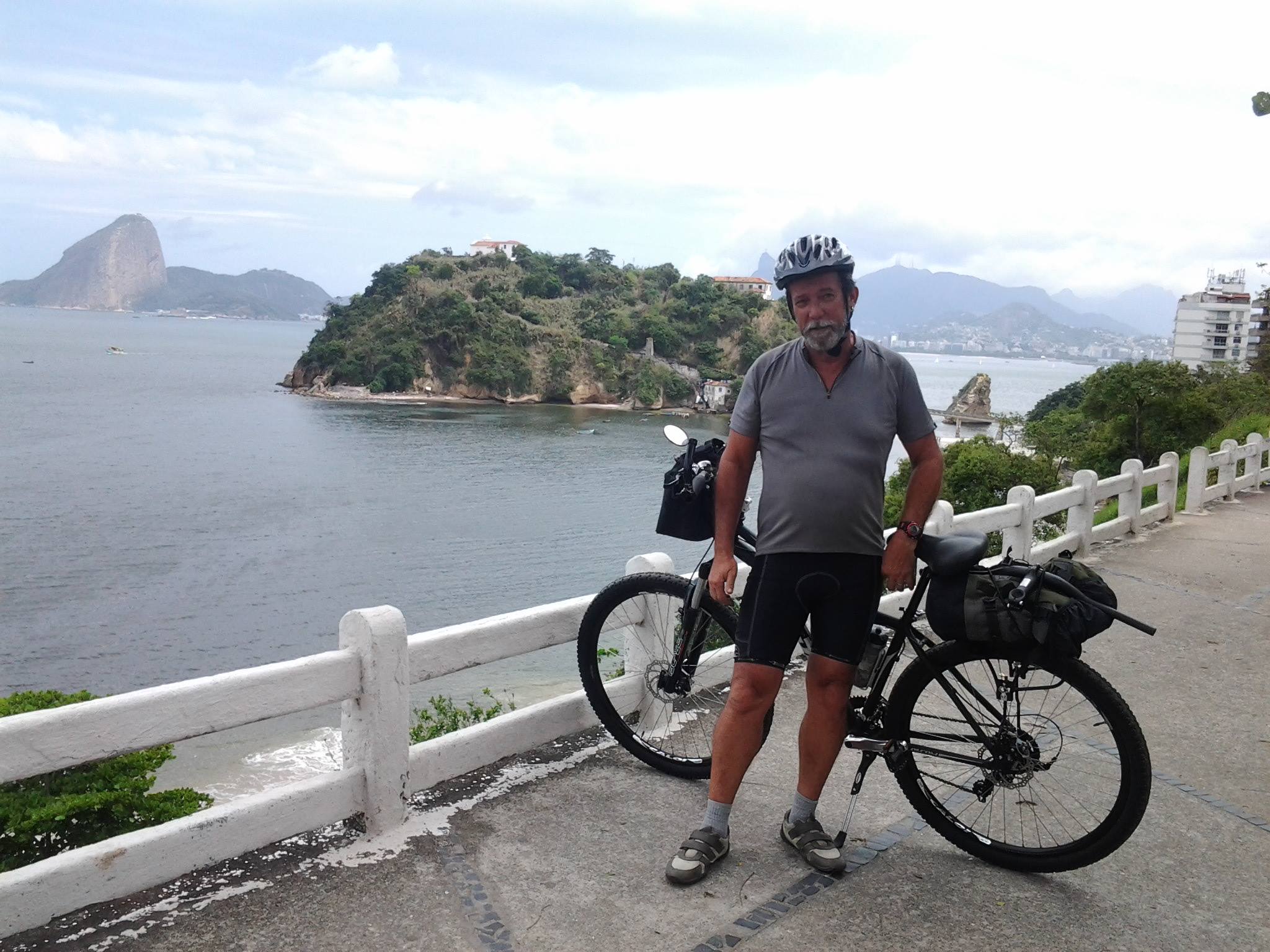 Cicloturista carioca que percorre América do Sul e Brasil de bicicleta passa por Ourinhos