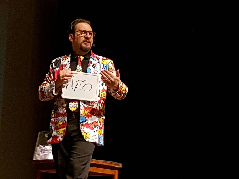 Palestra promovida pela ACE lota Teatro Municipal e contagia público