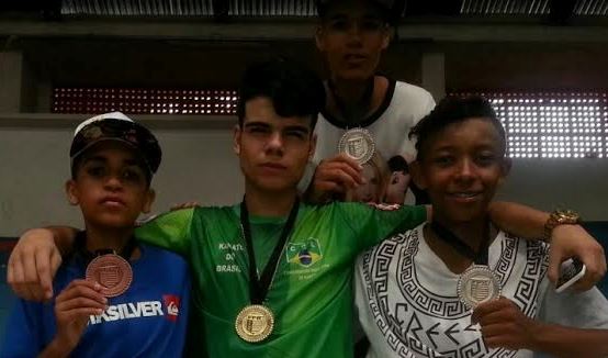 Alunos do professor Adílson conquistam medalhas na fase regional do Campeonato Paulista de Karatê