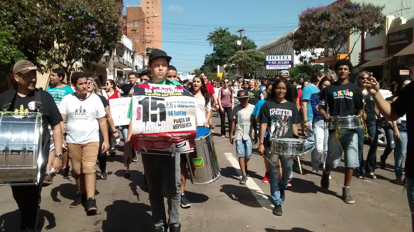Manifestação contra reforma da Previdência tem participação de mais de 200 pessoas em Ourinhos