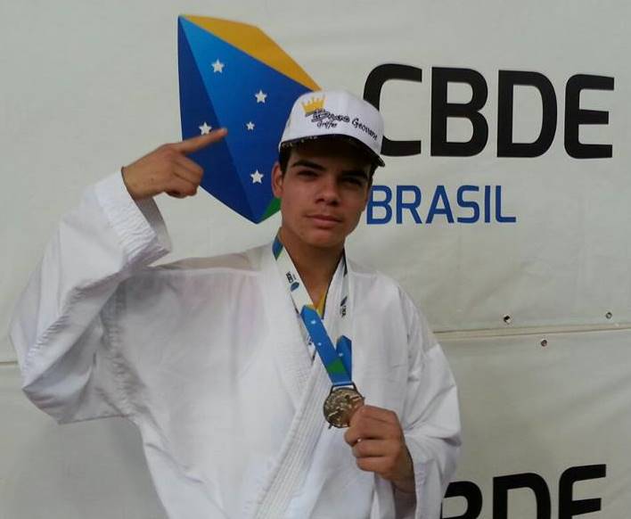 Karateca ourinhense conquista medalha de prata no Combat Games 2017