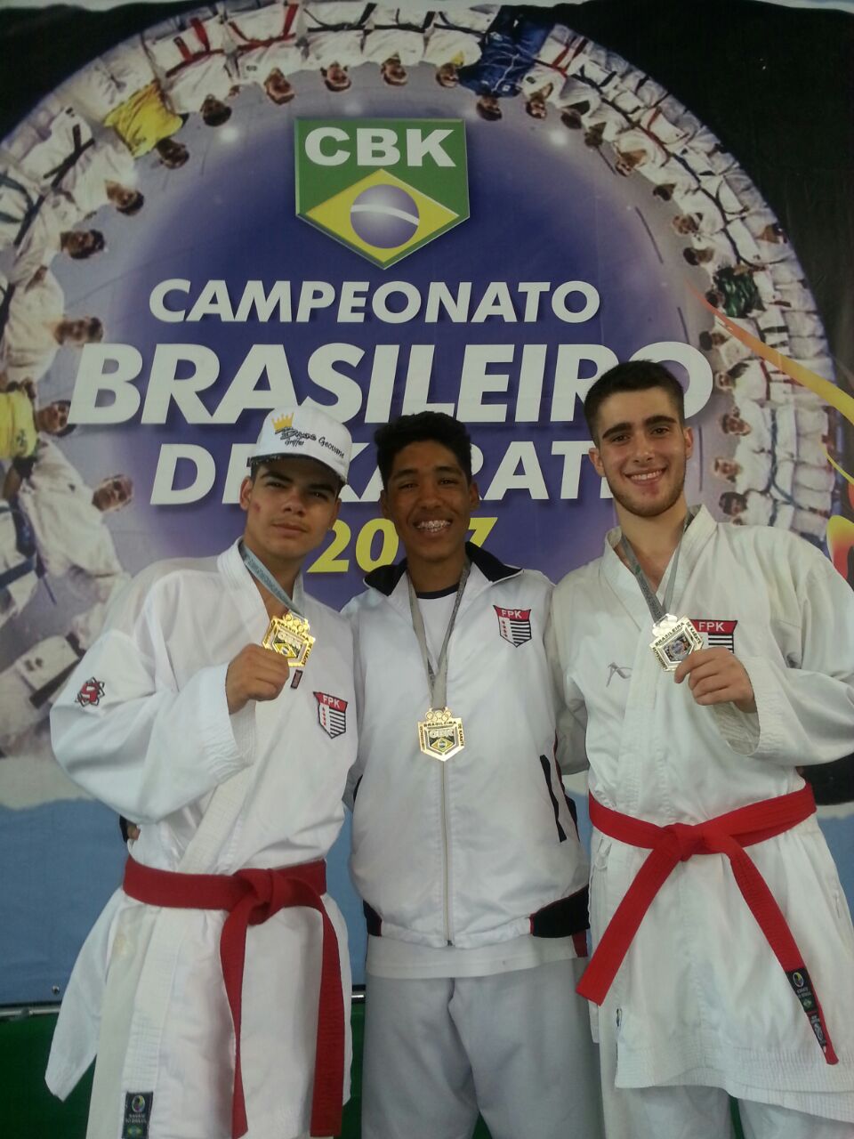 Atletas ourinhenses conquistam medalhas em Vitória (ES) e obtém vaga para final do Brasileiro de Karatê