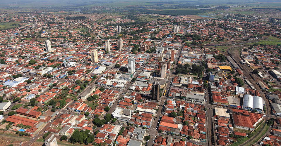 Além do calor e falta de água, ourinhense enfrenta mau cheiro por toda cidade