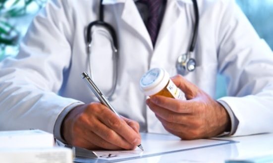 Receitas emitidas por médicos cubanos não são mais aceitas pelo programa Farmácia Popular