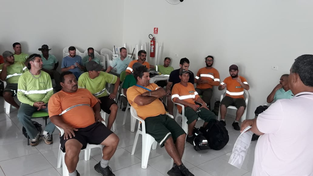 Coleta de lixo da SAE opera com metade da equipe necessária