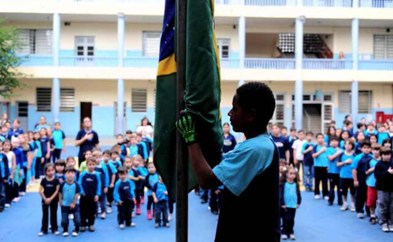 As Prioridades da Educação e o Hino Nacional — Gustavo Gomes