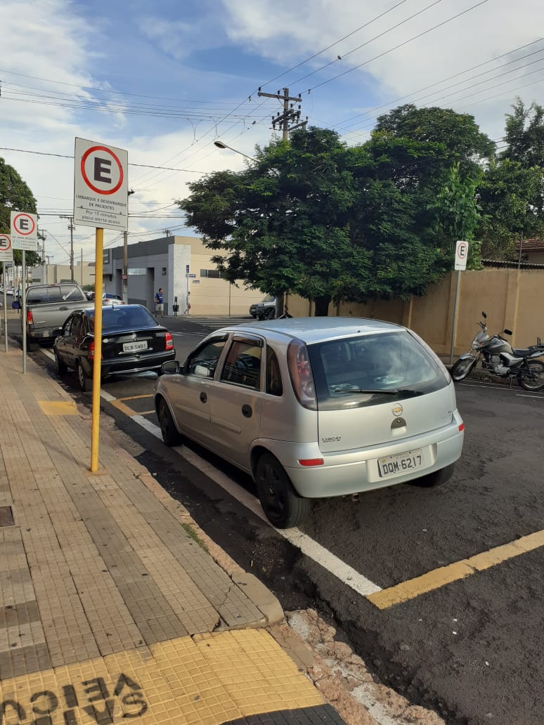 Cresce desrespeito as vagas de estacionamento para deficientes físicos e idosos em Ourinhos