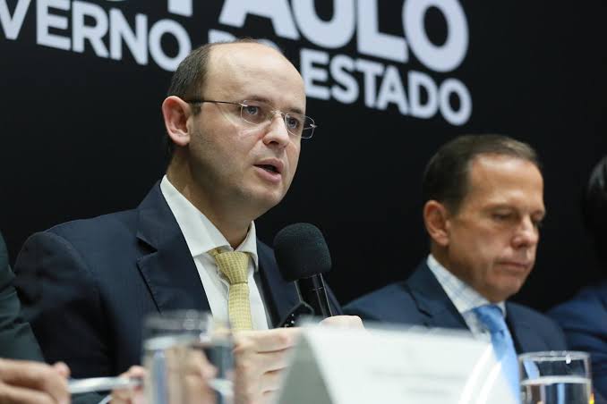 Secretário estadual de Educação de SP foi condenado a devolver R$ 2,2 milhões ao estado do AM