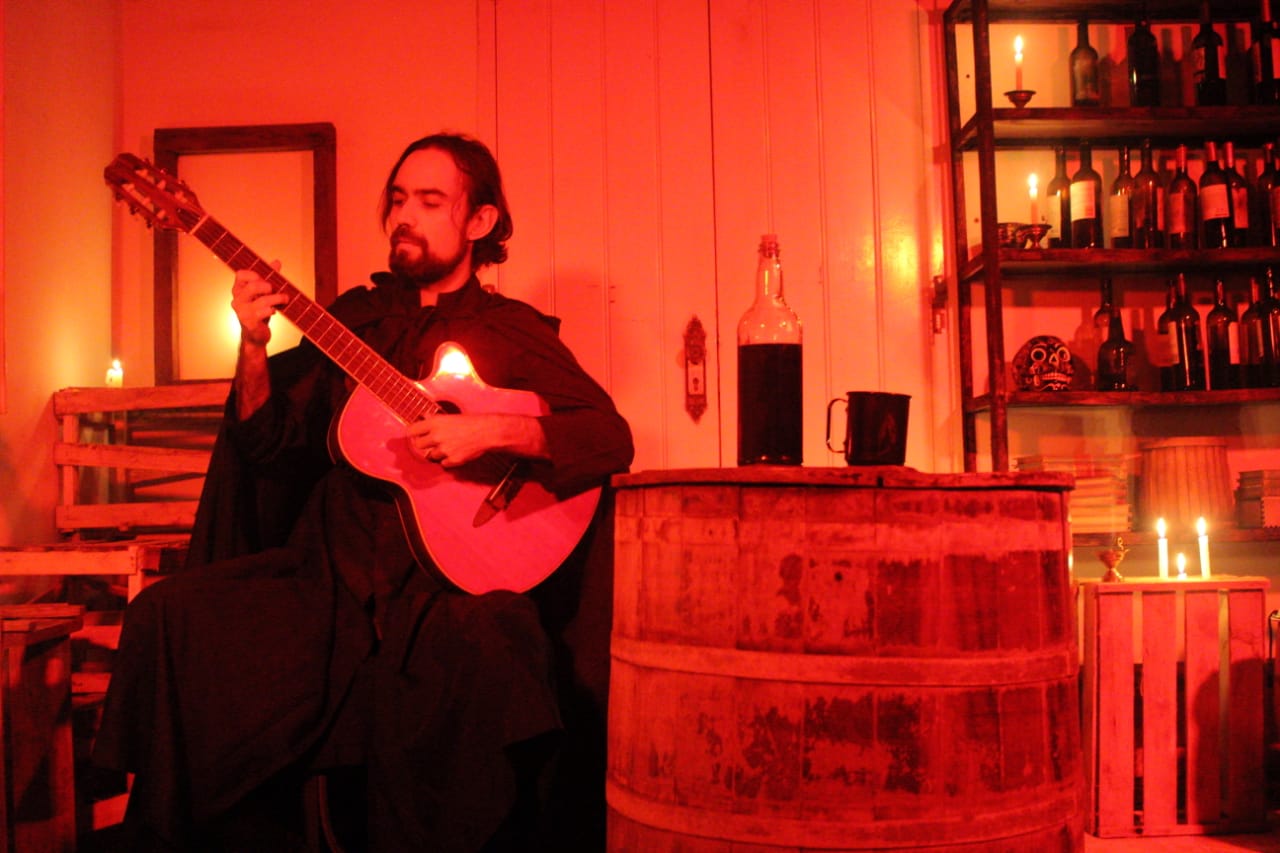 Noite na Taverna com Os Simbolistas de Leandro Faria