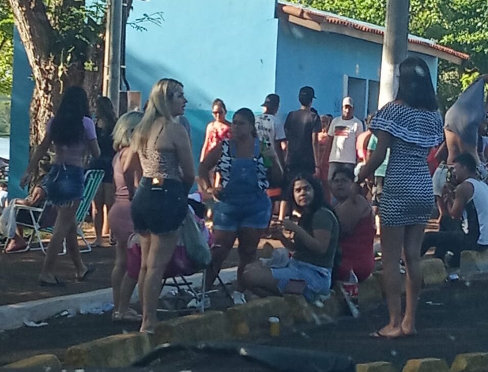 Sem máscara e distanciamento, população aglomera em Salto Grande no feriado