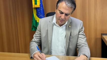 Ministro da Educação anuncia aumento do piso salarial dos professores