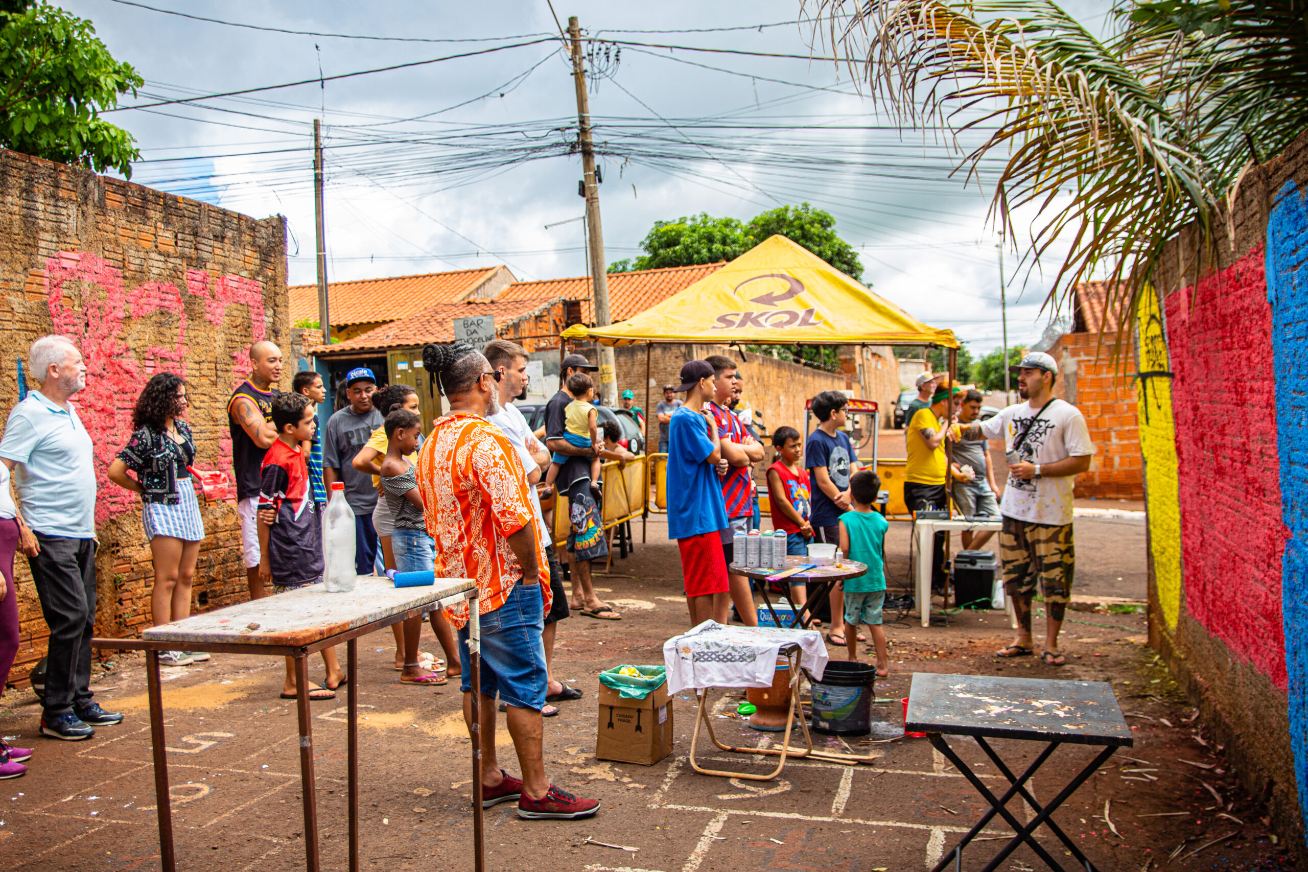 Com a participação de moradores do Recanto dos Pássaros, Comitê Popular de Luta Permanente de Ourinhos revitaliza viela do bairro