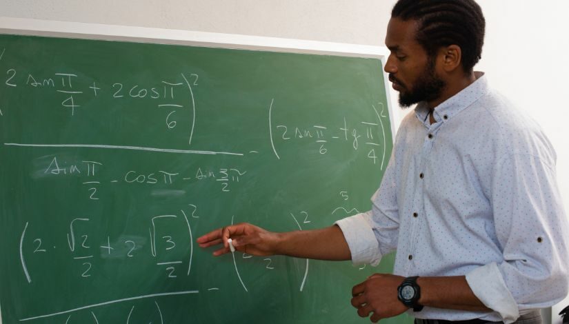 Cursinho comunitário da UNESP abre edital para professor voluntário