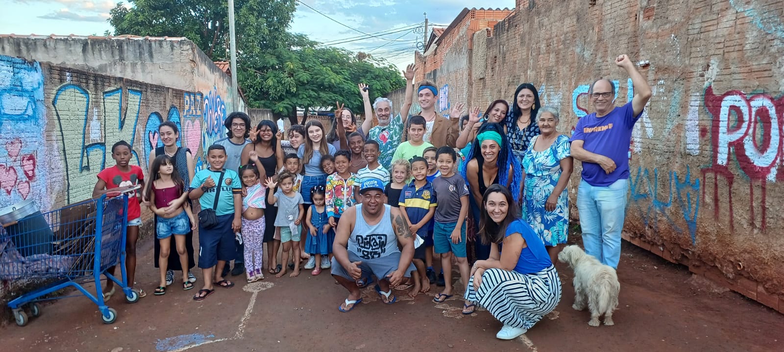 Viela do Recanto dos Pássaros foi palco para espetáculo inspirado na obra da escritora Carolina Maria de Jesus