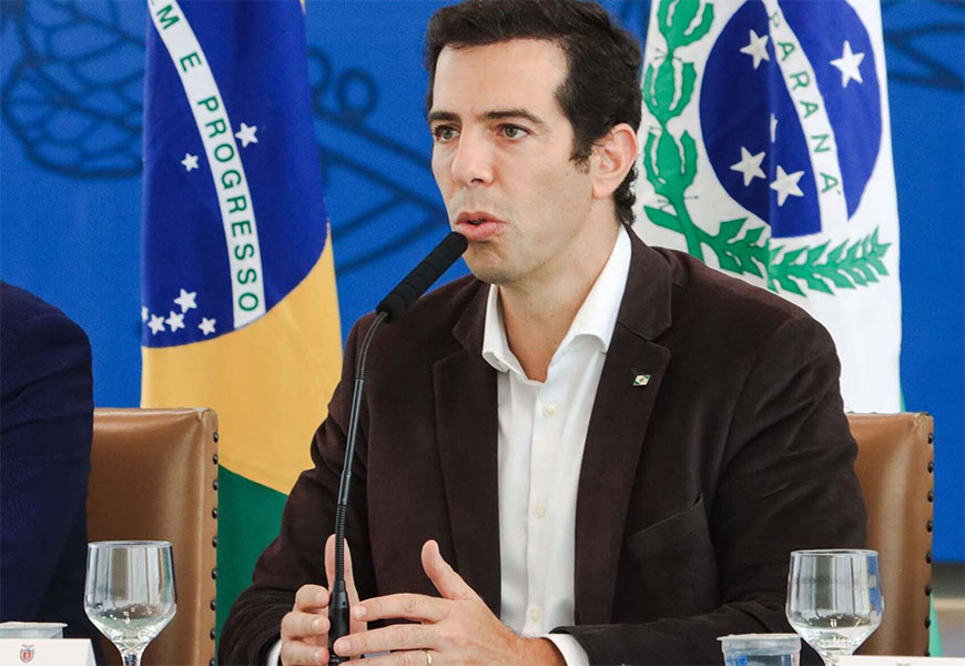 Sobrecarga, coação e precarização, o “legado” de Feder Multilaser na Educação do Paraná