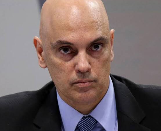 Em 1h28 de leitura, Moraes critica tentativas de influência, impunidade e garante que o STF fará prevalecer a justiça.  Por João Felipe Carvalho