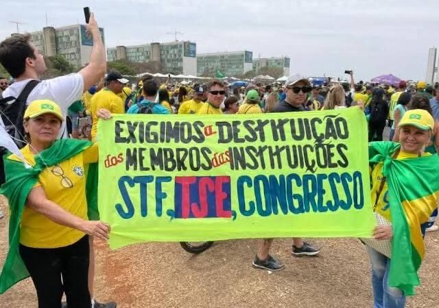 O 8 de Janeiro e a Importância de Enxergar a História em sua Totalidade