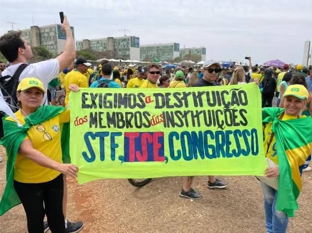 O 8 de Janeiro e a Importância de Enxergar a História em sua Totalidade