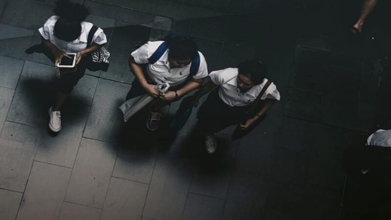 Tempo integral ou tempo fechado? A pedagogia da ansiedade nas escolas públicas